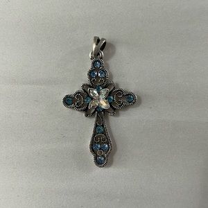 Cross necklace pendant
